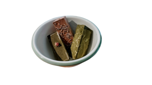 henna brownie in bakje